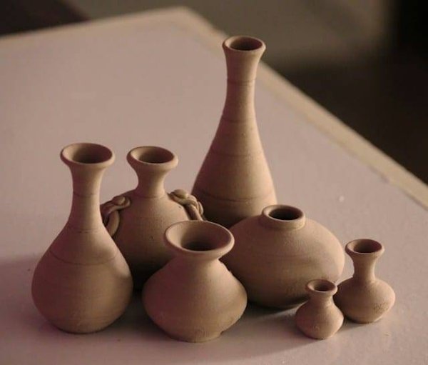 Transformer de l'argile en Art : Le Guide Complet de la Poterie Artisanale